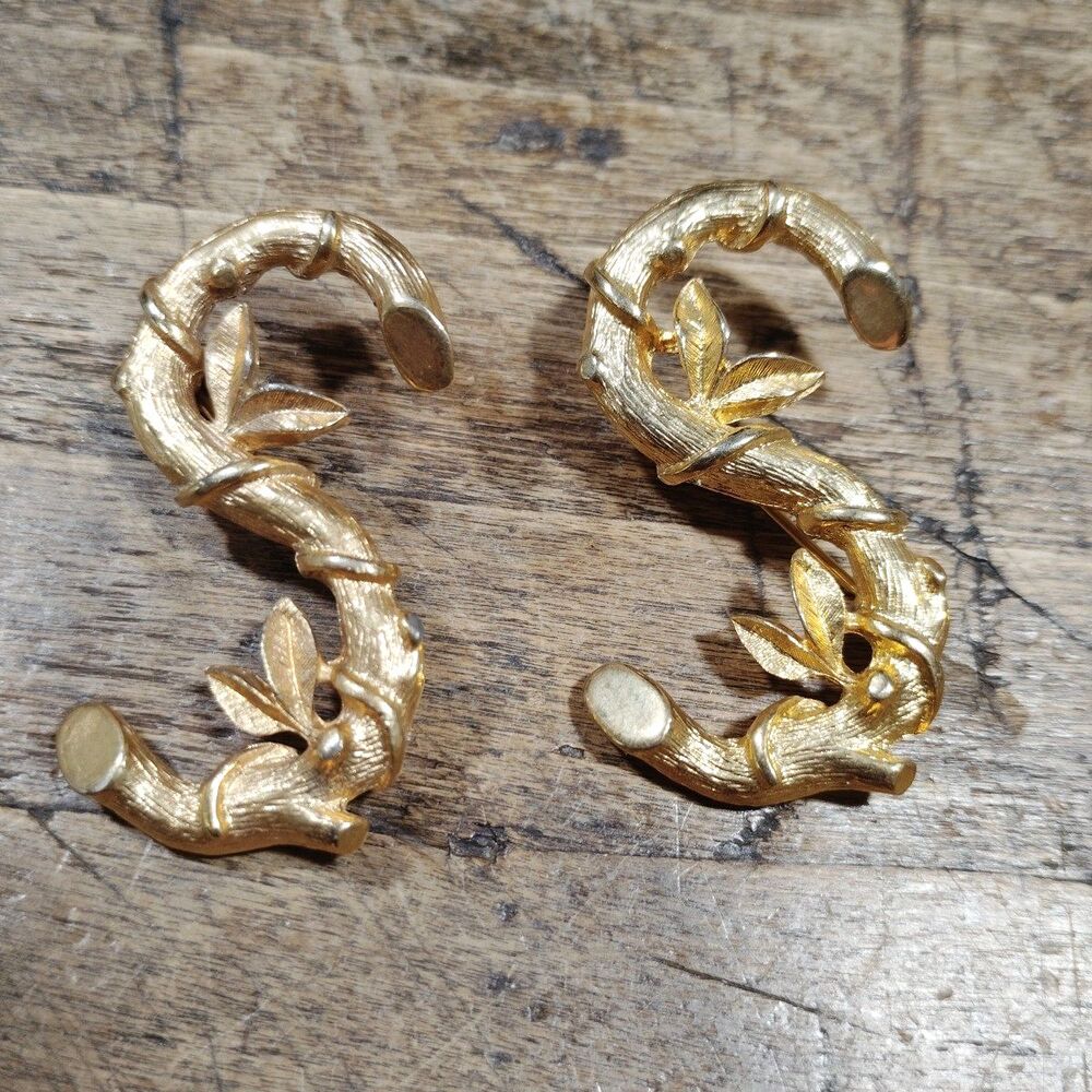 TWO Vintage Sarah Coventry LOT Pin Brooch Gold Tone Vine Signed